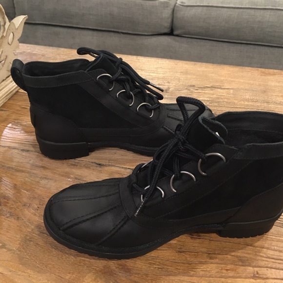 UGG Women's Heather Black Duck Winter Rain Boots - Picture 4 of 6